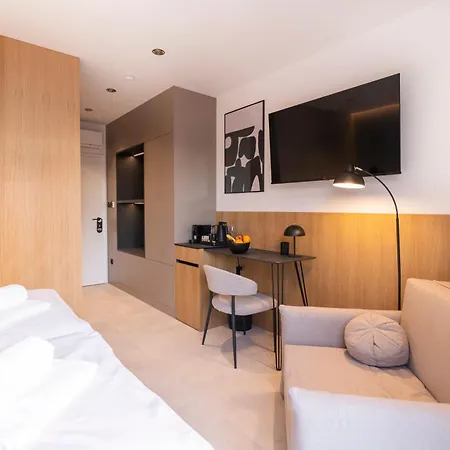 Uyo And 아파트 스플리트